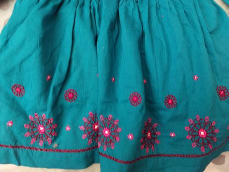 Vyšívané šaty, f&f,74