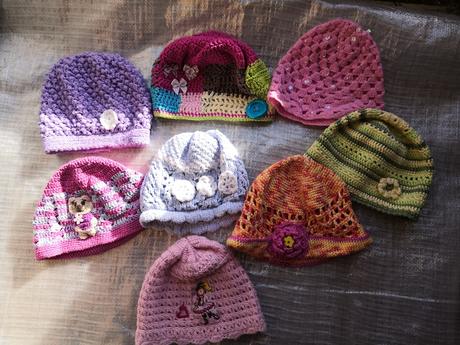Háčkované čepičky, 80