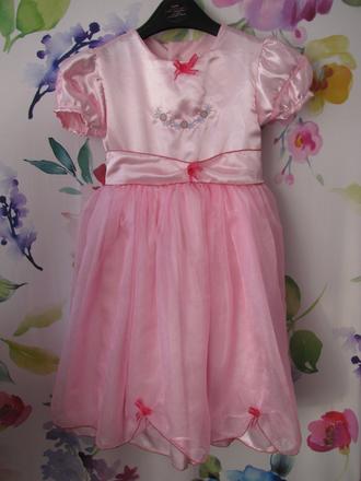 Krásné růžové sváteční šaty, princezna, 122