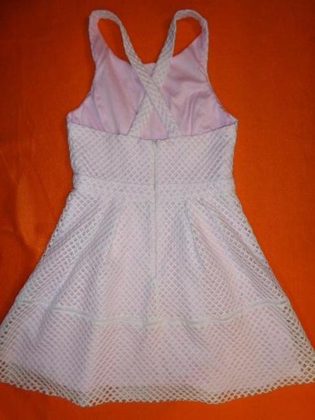 Exkluzivní bílé síťované šaty s růžovou podšívkou, 158