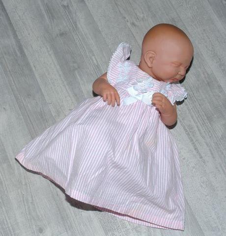 Slavnostní růžové šaty s kvítky, 74