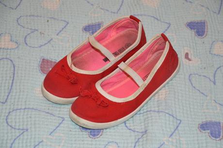 Červené bačkorky, cvičky do tělocvičny, 28