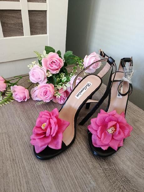 Sandálky s květinou, 36