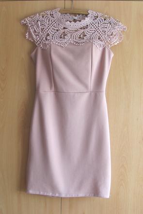 Pudrové společenské šaty, 38