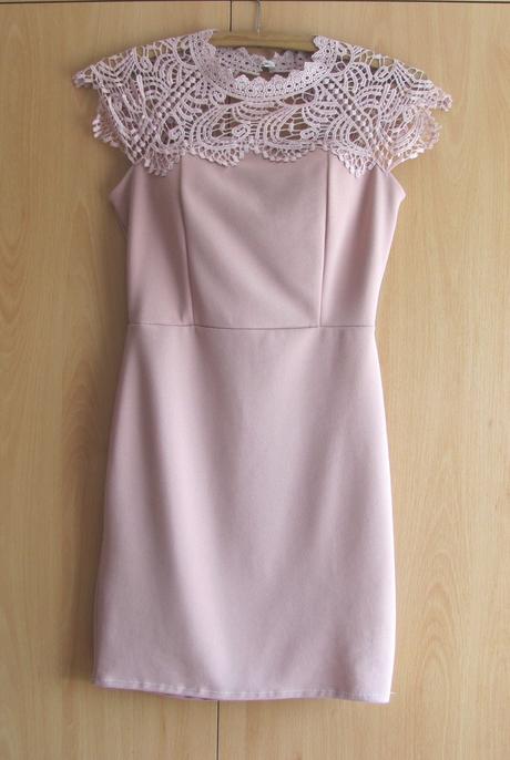 Pudrové společenské šaty, 38