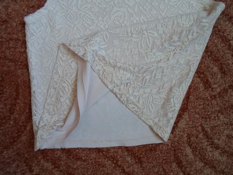 Meruňkové tričko triko tílko crop top s krajkou, 158