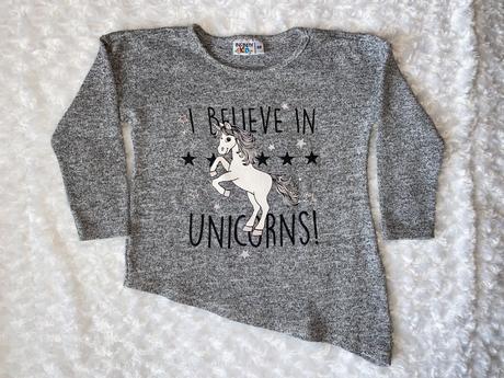 Šedý svetr infinity, 98