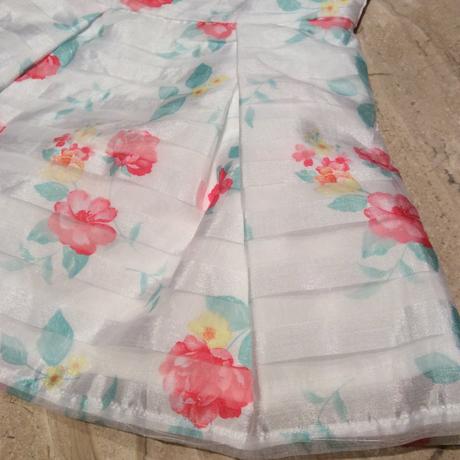 Slavnostní šaty s růžičkami, 86