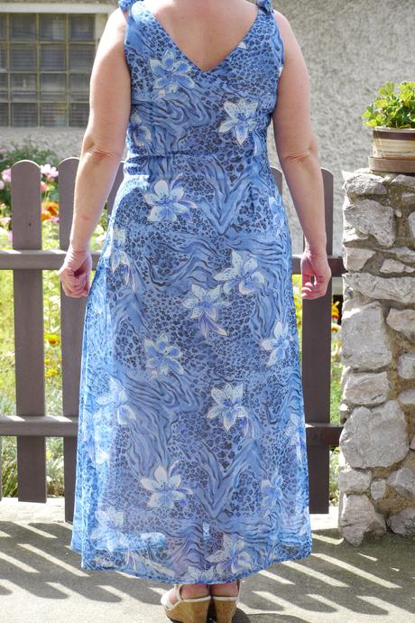 Modre saty s kvety, 40