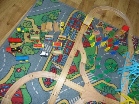 Dřevěné koleje vč. vláčků, vagónů apod., 