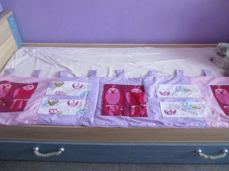 Šitý oboustranný kapsář k posteli + 2 polštářky, šířka (cm): 50,délka (cm): 190