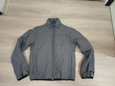 Přechodová bunda, 36