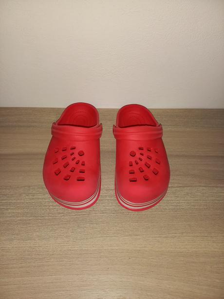 Červené nazouváky typu crocs, 32