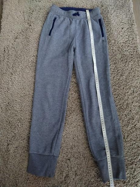 Šedé tepláky, domyos,140