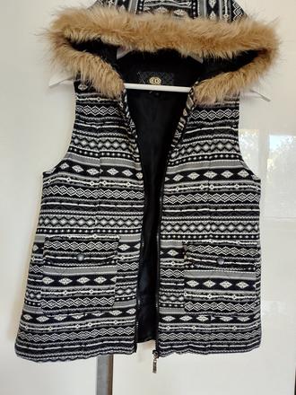 Stylová jarní vesta s kožíškem, m