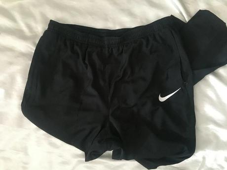 Vel. l černé sportovní kalhoty s kapsami, nike,l