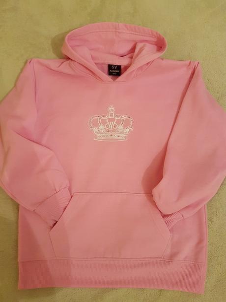 Mikina s korunkou, 152