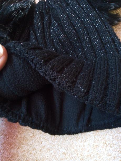 Čepice s bambulkami vel."3-5let", 