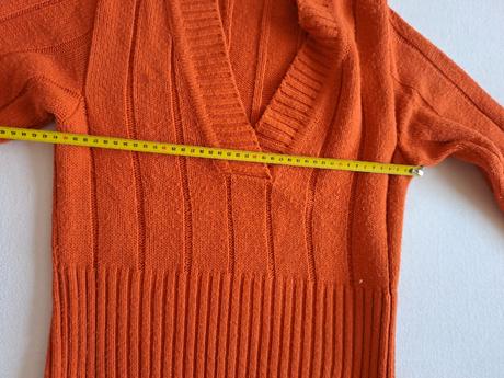 Svetr s výstřihem, vel.m, m