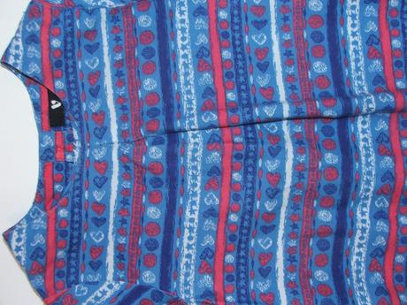 P37 lehké šaty se srdíčky vel. 104, 104