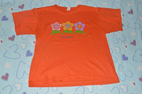 Oranžové tričko s kytkama, 134