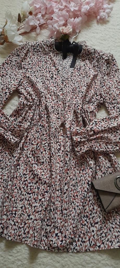 Vzorované krátké šaty s dlouhými rukávy, l