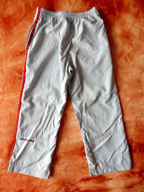 Sportovní kalhoty se síťovanou podšívkou, 122