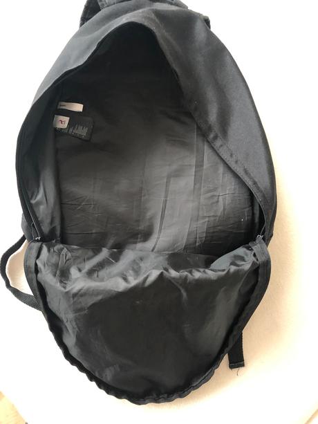 Batoh cerny angry birds, h&m