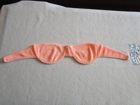 Téměř nenošený vrchní díl plavek, s kosticemi, 42