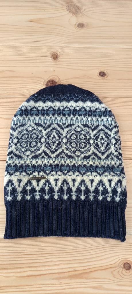 Vlněná dámská čepice, 56