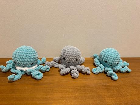 Háčkovaná hračka - chobotnička,