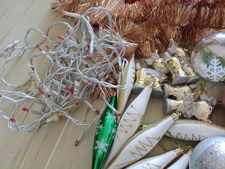Mix vánočních ozdob,