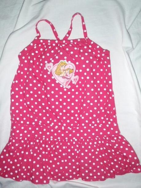 Nádherný sytě růžový top s puntíkama, disney,122