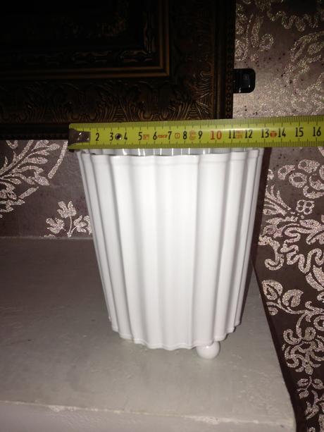 Bílý květináč plech květník orchideje sukulenty, 