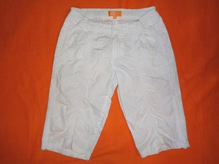 Bílé delší nabírané kraťasy, one by one,146