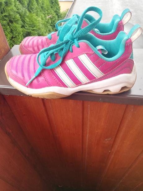 Tenisky sálovky zn. adidas vel. 32., adidas,32