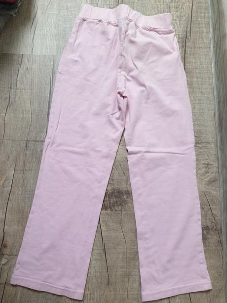 Dívčí tepláky, 122