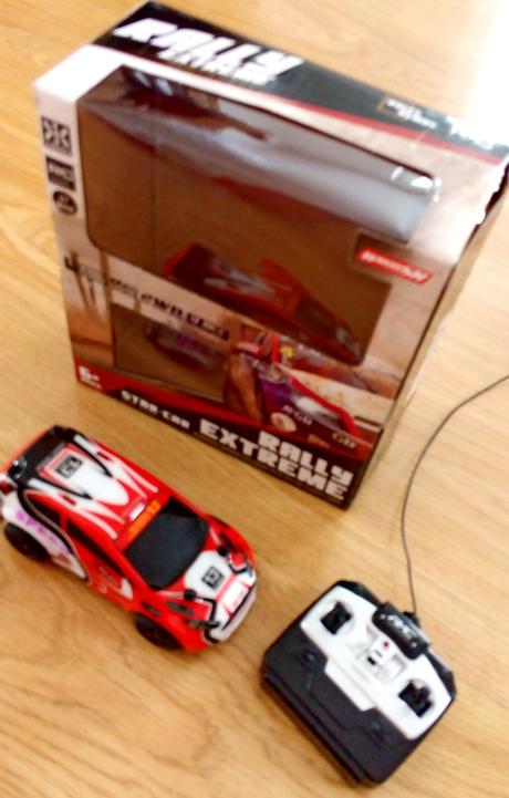 Auto na dálkové ovládání věk 6+,