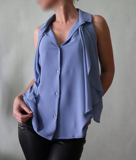 Bleděmodrá halenka bez rukávů rinascimento vel.40, l