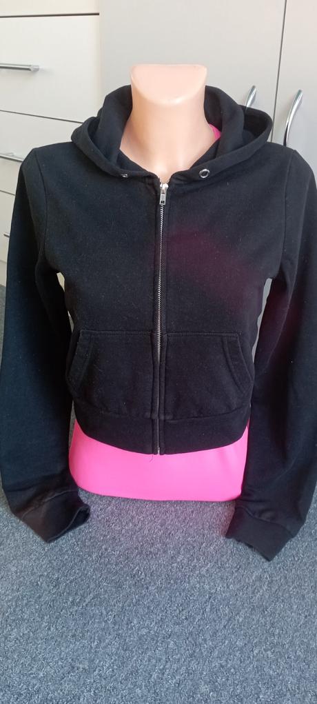 Mikina crop-top zn."fb sister" vel."xs" i větší, xs