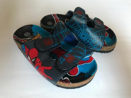 Pantofle se spidermanem, 25