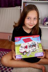Hrací set Mobilní veterinární stanice s hannoverským hříbětem schleich® HORSE CLUB