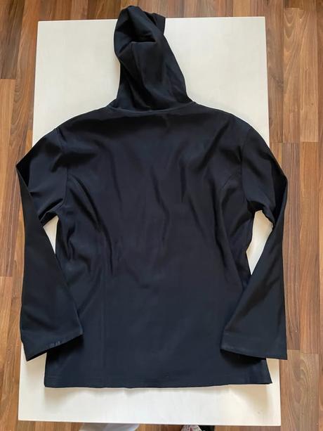 Černá bunda s kapucí, vel neuvedena cca l/xl a as, xl