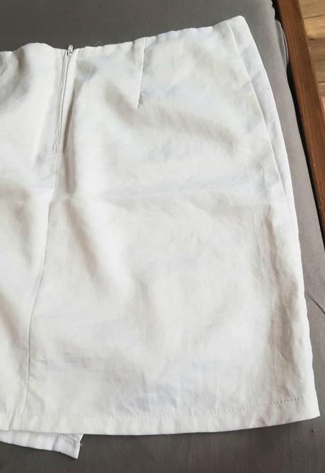 Bílá lehká sukně, 38
