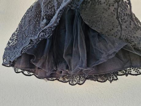 Nabíraná krajková sukně, 110