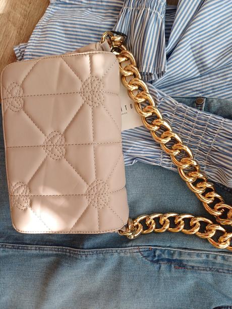 Set jarniho obleceni halenky a sukne, s