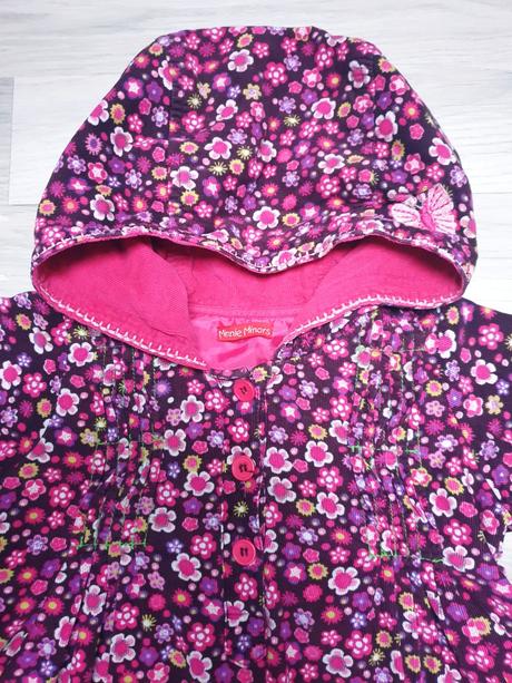 Manžestrové šaty s kapucí a aplikacemi motýla, 116