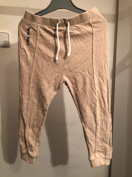 Světlé pyžamové kalhoty, 92