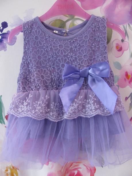 Sváteční fialové šatičky s tylem, 62
