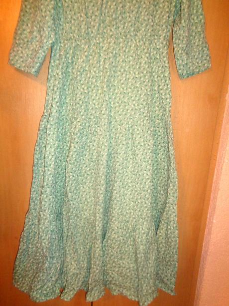 Luxusní hráškově zelené volánové maxi šaty, 44